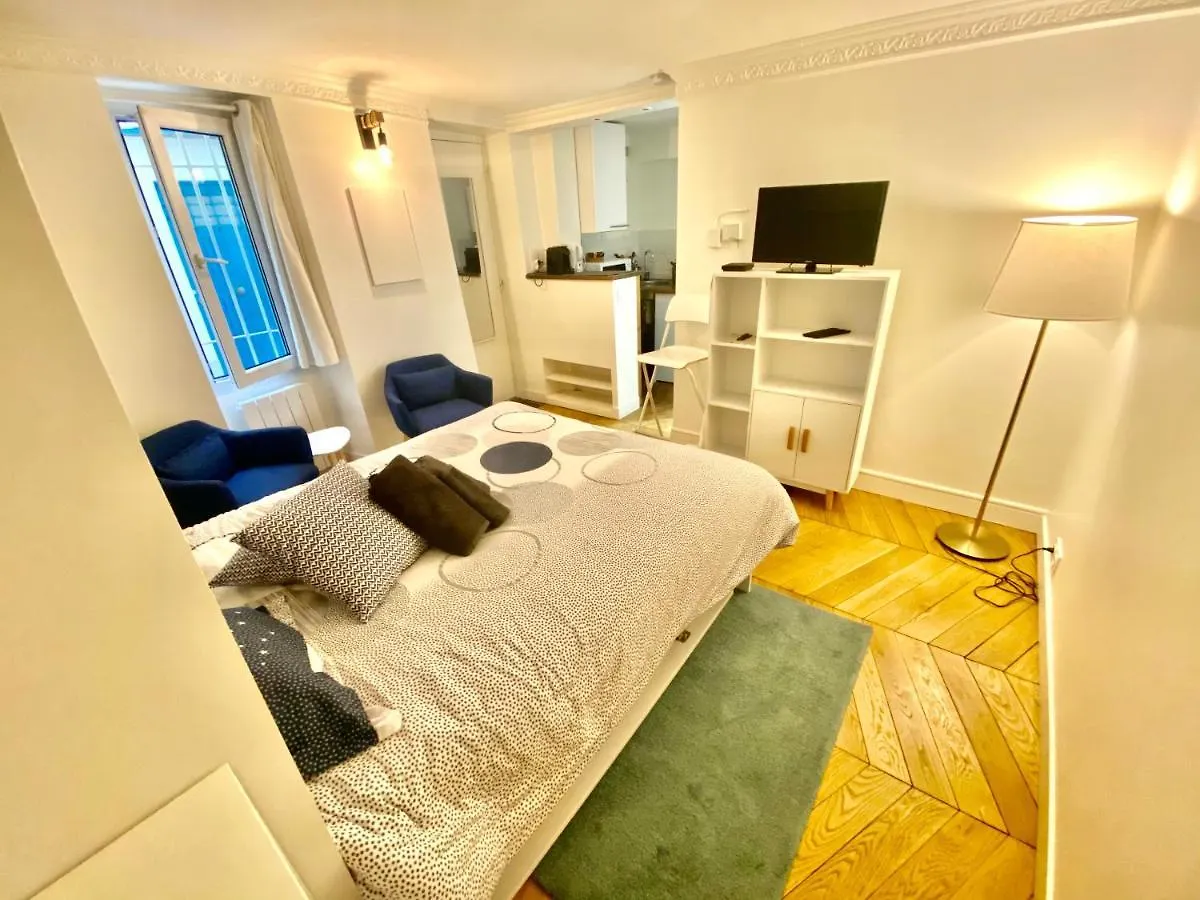 Montmartre, Studio Tres Bien Localisé * París