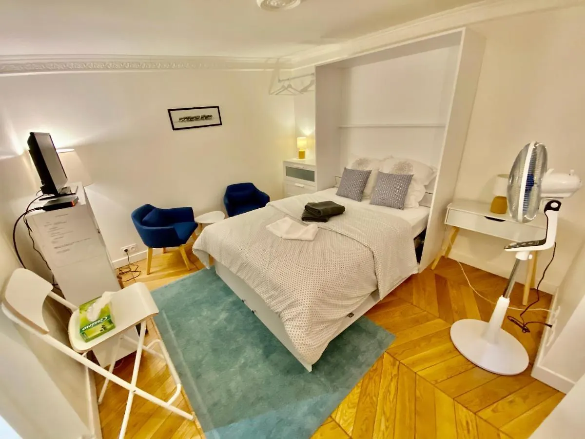 Apartamento Montmartre, Studio Tres Bien Localisé París
