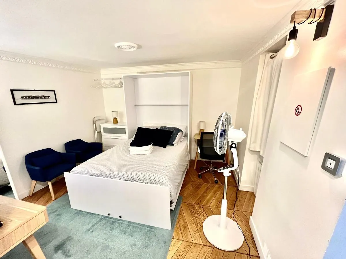 Montmartre, Studio Tres Bien Localise 아파트